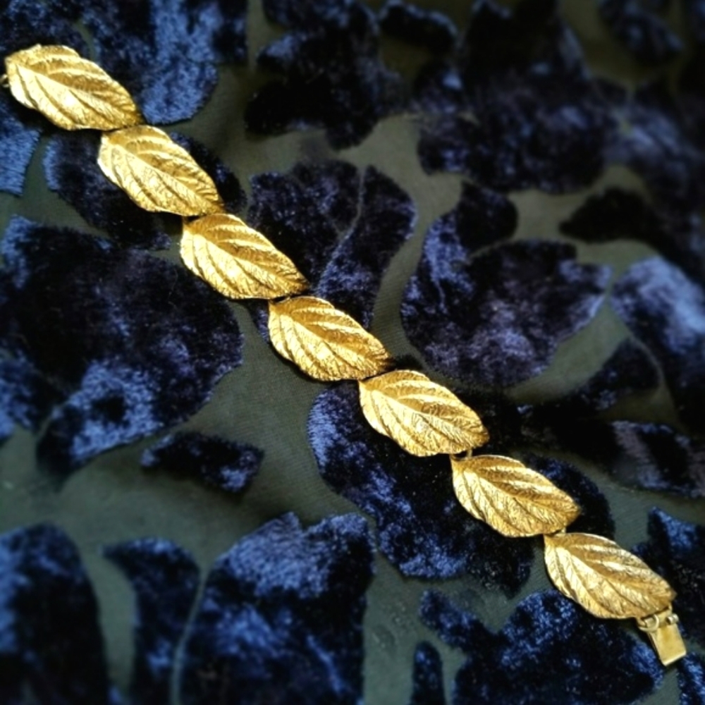 Vintage Napier bracelet  leaf gold tone vermeil .925 nature
